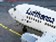 Lufthansa snížila čtvrtletní ztrátu na polovinu, zhoršuje však odhad kapacit Lufthansa snížila čtvrtletní ztrátu na polovinu, zhoršuje však odhad kapacit