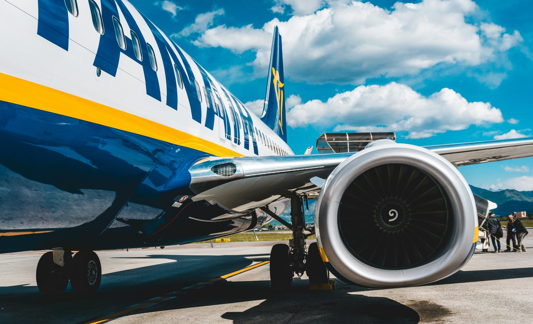 Ryanairu kvůli konfliktu na Blízkém východě klesl čtvrtletní zisk o třetinu