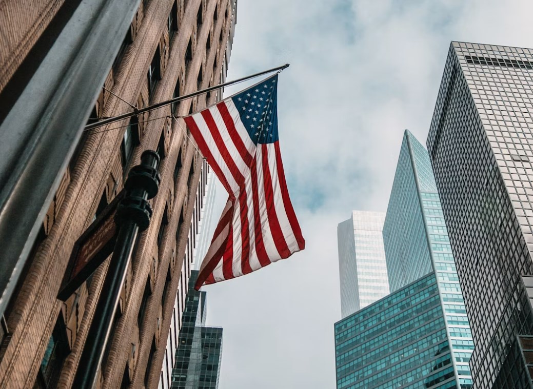 Wall Street na maximech díky naději na příměří USA–Írán, evropské futures jsou smíšené