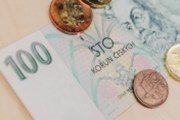 Rozbřesk: Koruna po zvýšení sazeb ČNB posiluje pod 25,40 EUR/CZK