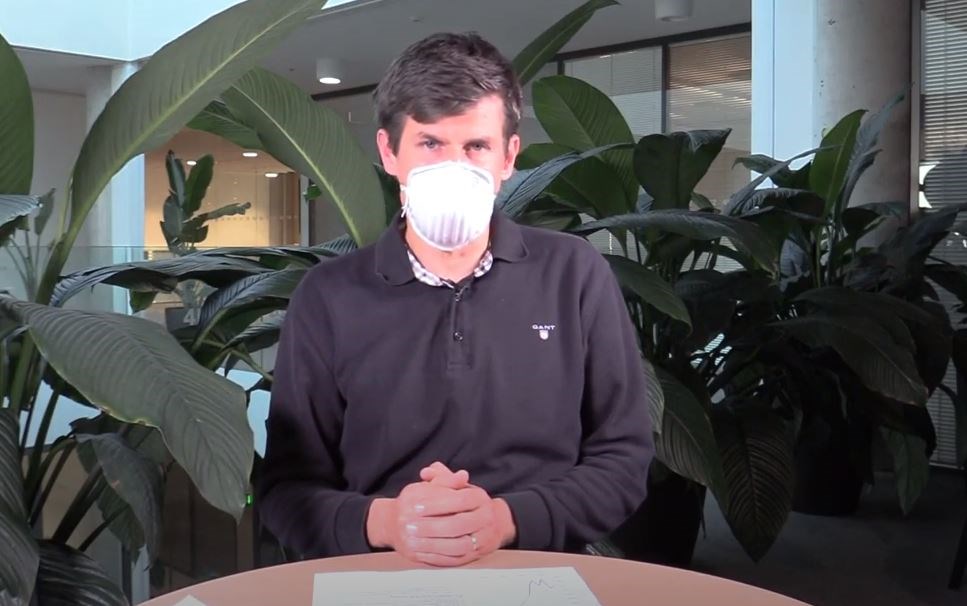 Jan Bureš: Co znamenají mírnější restrikce pro korunu? A co by přinesl scénář Izrael?