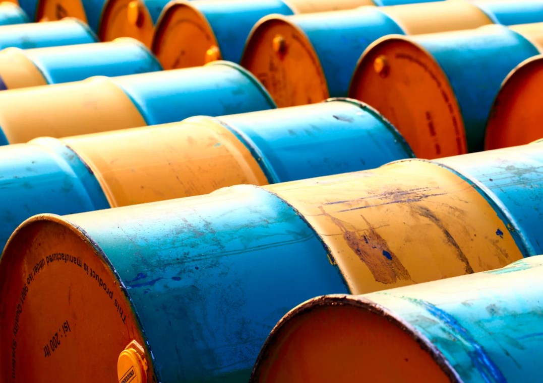 Macquarie: Ropa může vystřelit až na 200 USD za barel, pokud se válka protáhne do června