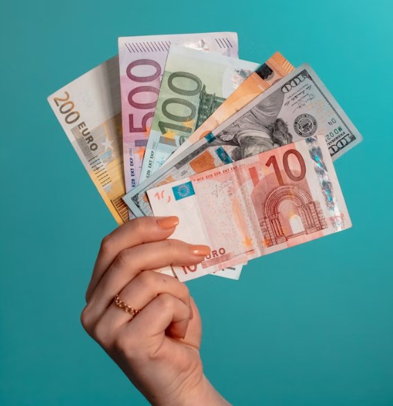 FX Strategie: Klid na koruně a eurodolar pod tlakem globálních vlivů