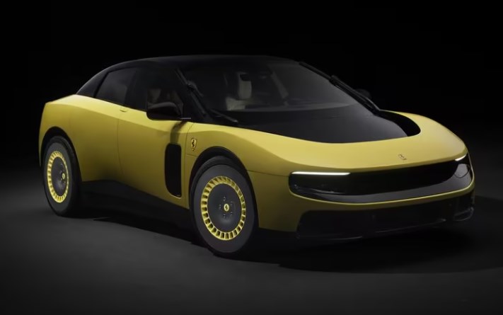 Ferrari odhalilo svůj první elektromobil: 310 kilometrů v hodině a dojezd 530 kilometrů