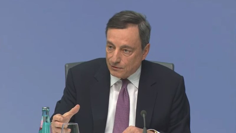 Draghi posílá euro vysoko nad 1,2500 k dolaru. ECB přenášíme ŽIVĚ