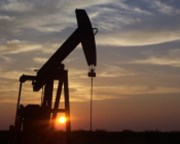 OPEC i v listopadu navýšil těžbu ropy o méně, než kolik mu umožňuje dohoda