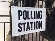 Britské volby ŽIVĚ: Reakce na první odhady? Ohrožení Mayové i brzy nové volby