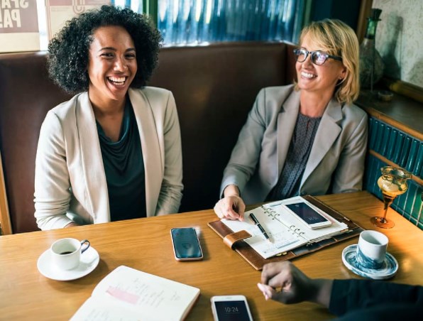 Erste Group dostala novou cílovou cenu od Deutsche Bank, evropské futures jsou v záporu