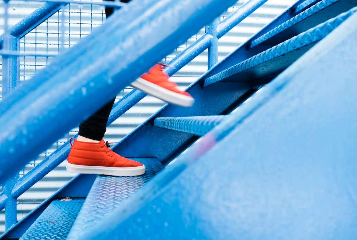 Sazby půjdou výš a budou tam po delší dobu, říká Fed. Trhy tomu nevěří