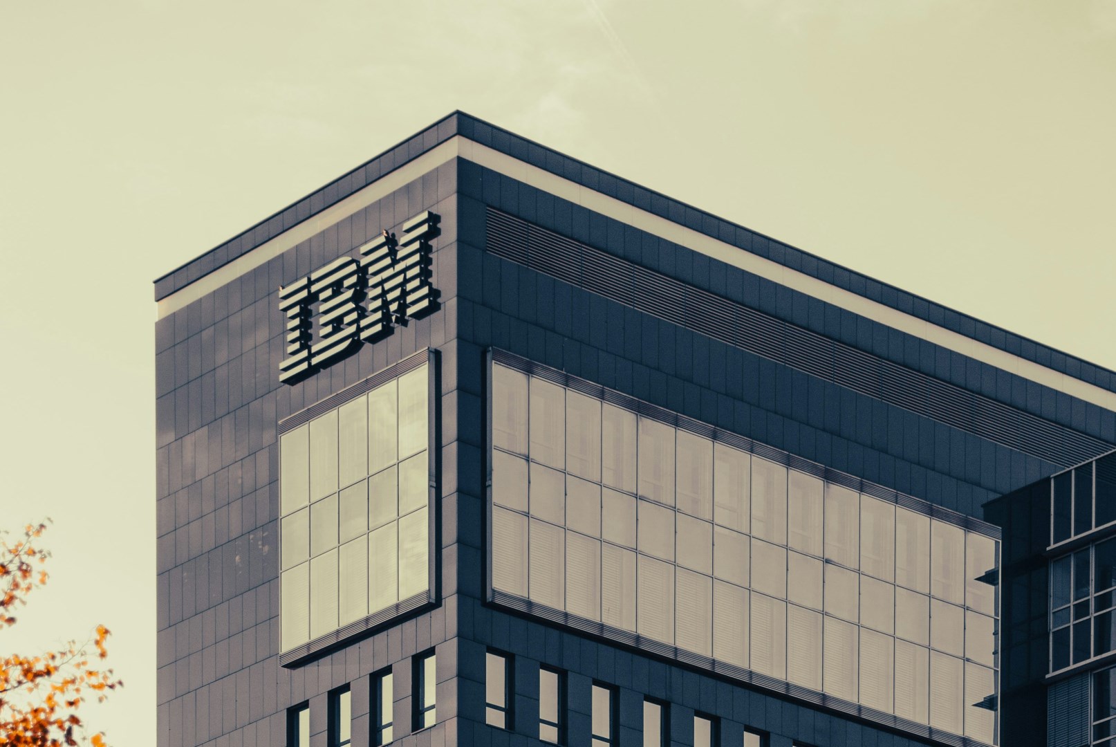 Nejhorší den za čtvrt století. Akcie IBM potopil nový nástroj Anthropicu