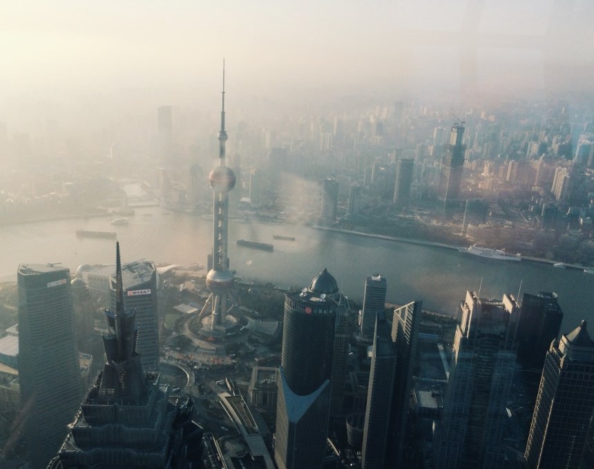 Propad trhů zhoršuje Čína, strach z centrálních bank, ale i výsledky