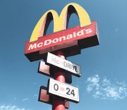 McDonald's zvýšil srovnatelné tržby, ale varoval před pokračujícím tlakem inflace