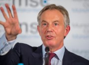 Víkendář: Tony Blair je zpět a radí jak na Trumpa a brexit