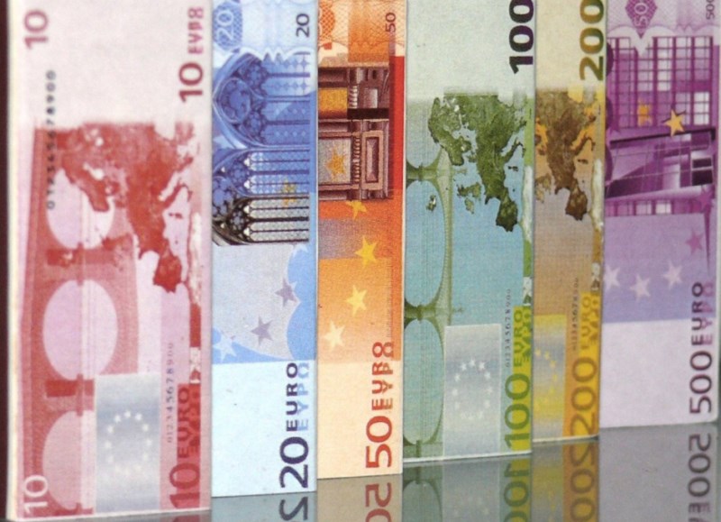 Šok odezněl a akcie se vydávají vzhůru. Euro i koruna však zůstávají pod tlakem