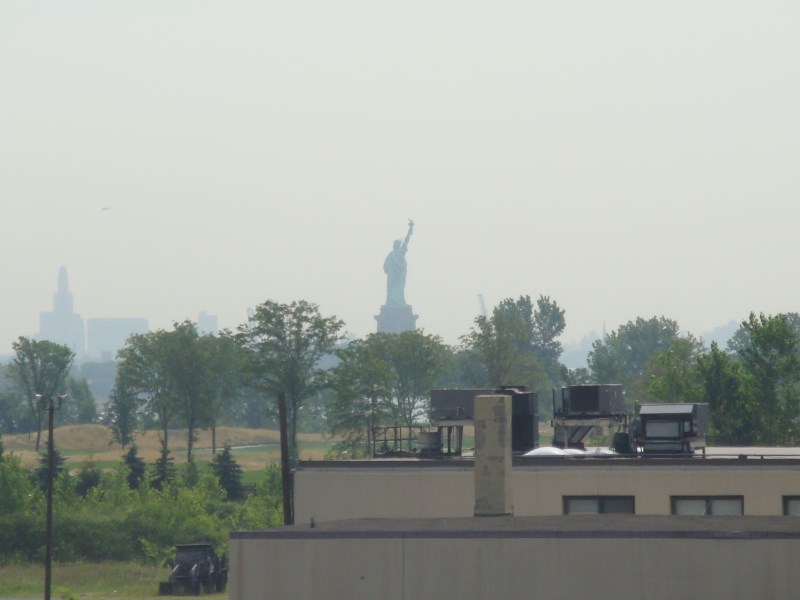 Únor přináší zlepšení na americký trh práce, nových míst přibývá rychleji