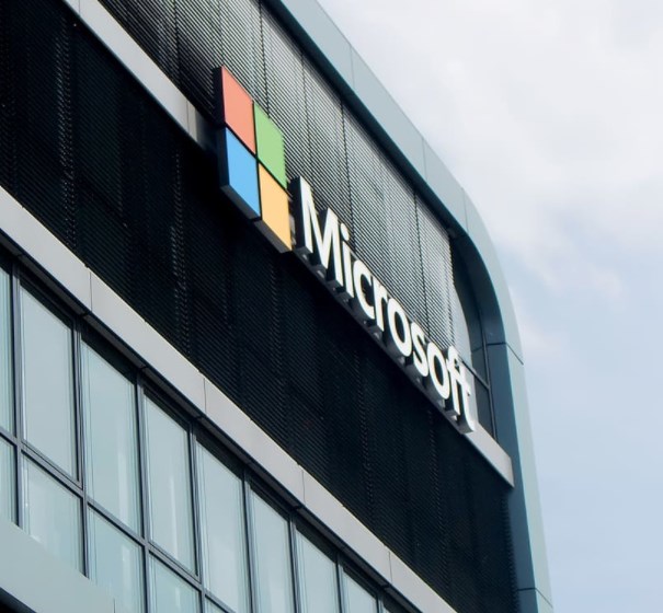 Zisk Microsoftu ve čtvrtletí poprvé překonal 20 miliard USD