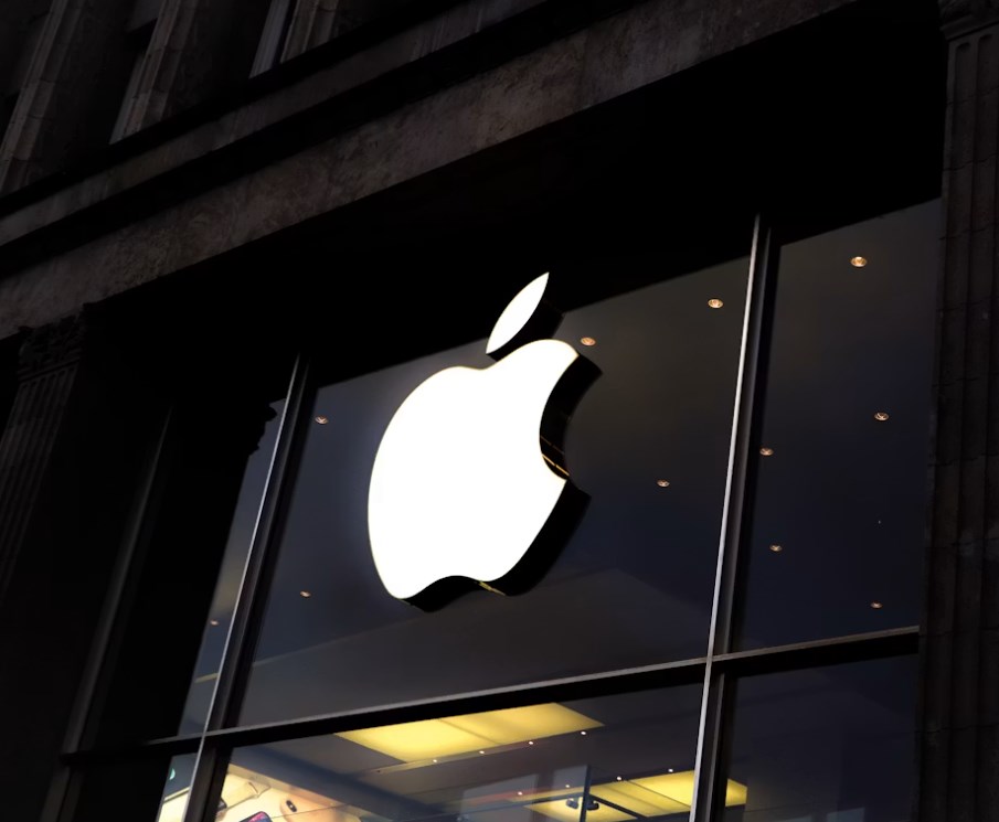 Apple výrazně překonal očekávání, investory ale zklamal růst služeb