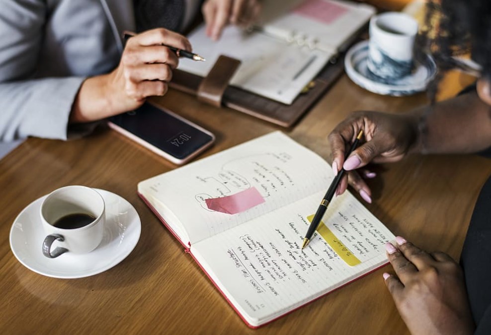 Avast mírně zvýšil tržby, ropa čeká na zasedání OPEC a futures se zelenají