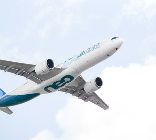 Airbus zvýšil zisk o třetinu, ale výrobu brzdí chybějící motory