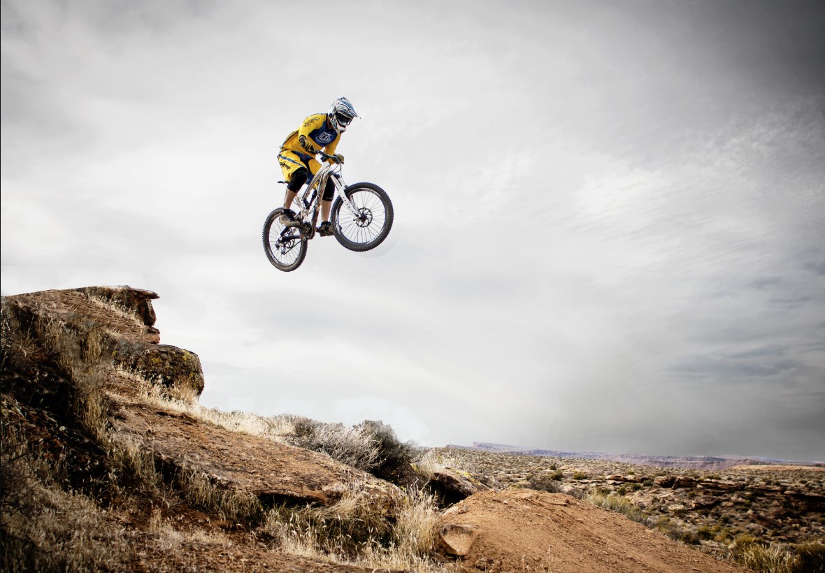 Jízda na akciích pokračuje, euro drží zisky