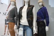Oděvnímu řetězci H&M klesly kvůli koronaviru tržby o 50 %