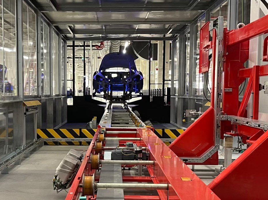 Český průmysl v září zpomalil, ale důvěra roste. PMI klesl na 49,2 bodu