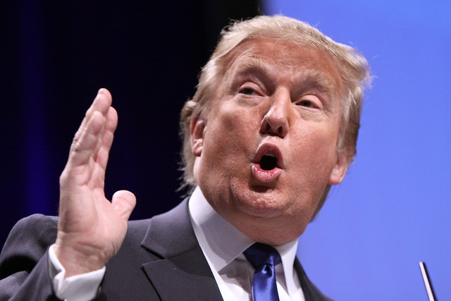 Trump: Google manipuluje vyhledáváním o mně a škodí republikánům. Akcie klesají