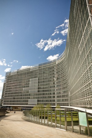 Západoevropské indexy zahájily týden mírným ziskem