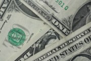 Americká data na konci týdne přináší dolaru značné ztráty