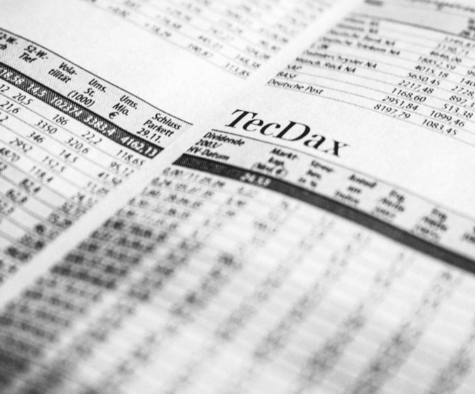 ECB brzdí očekávání o sazbách, akcie i dluhopisy stoupají