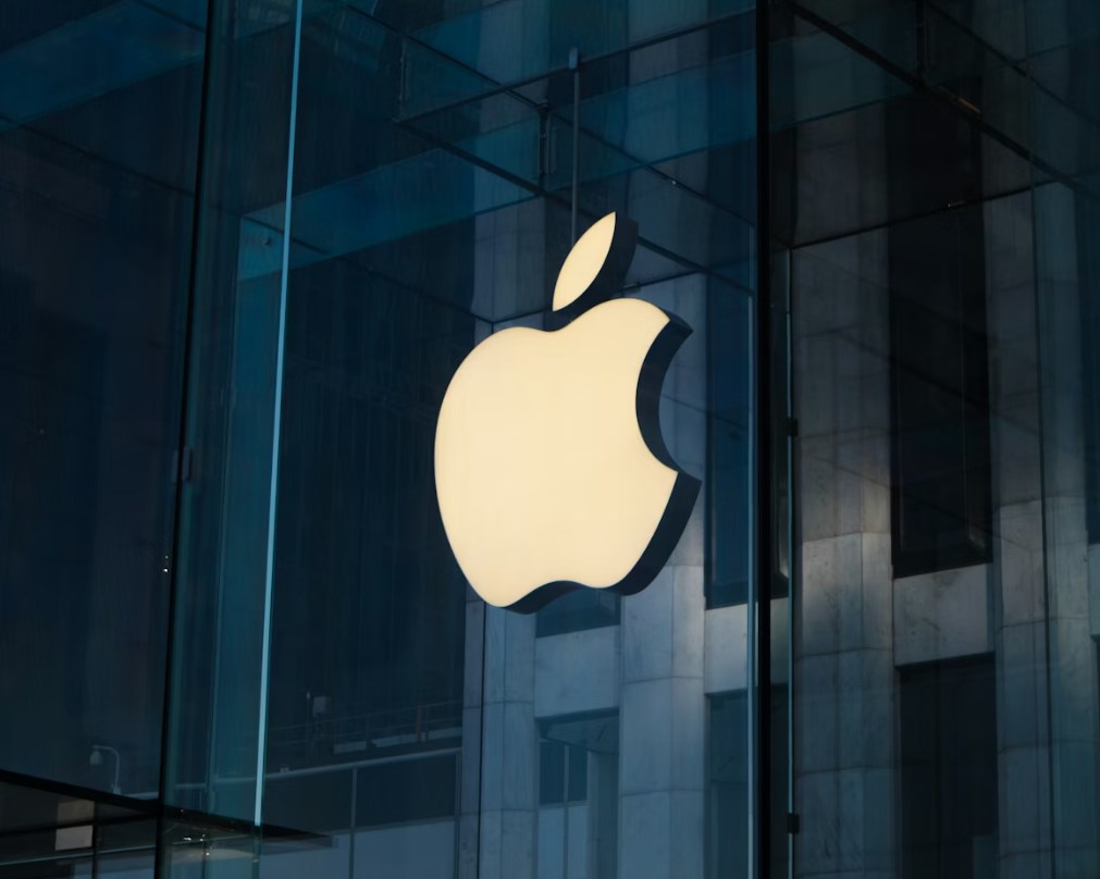 Apple vs. AI bublina. Proč investoři hledají útočiště u výrobce iPhonu?