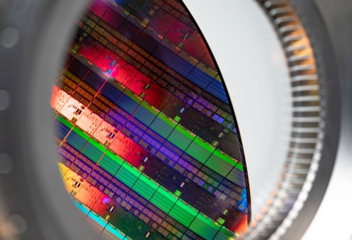 Čínský průlom vyděsil investory. Akcie ASML se propadly, její konkurenční postavení zůstává