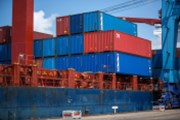 Čína v dubnu překvapila růstem dovozu i poklesem vývozu