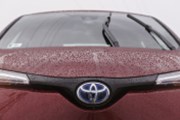 Světová produkce Toyoty v srpnu poprvé za rok klesla, firma snížila její výhled