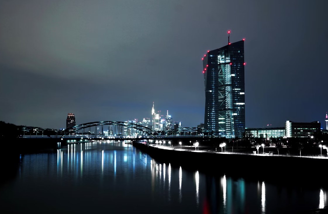 Rozbřesk: Jak sebevědomá bude ECB vstříc strnulému Fedu?