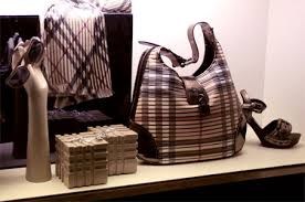 Slabší euro dává zabrat cenové politice luxusních značek