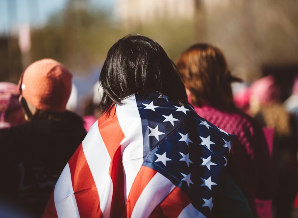 Víkendář: Zranitelnost USA by měla vést ke zvyšování odolnosti zbytku světa