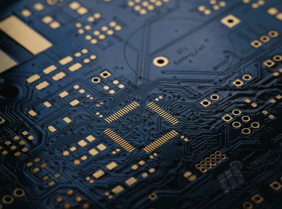 Po euforii přichází korekce: Broadcom hlásí silné tržby a vyšší dividendu, ale AI výhled zůstává nejasný