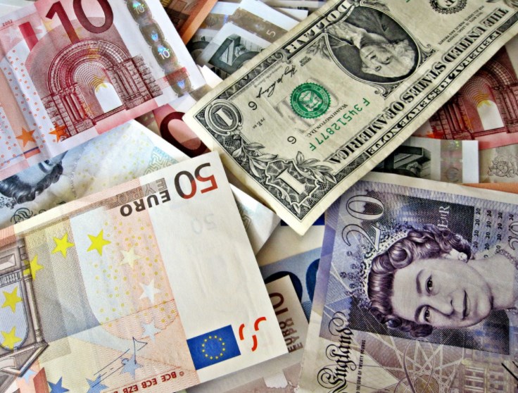 Eurodolar zpět pod 1,2400. Stejně jako růst, i obrat se obešel beze zpráv