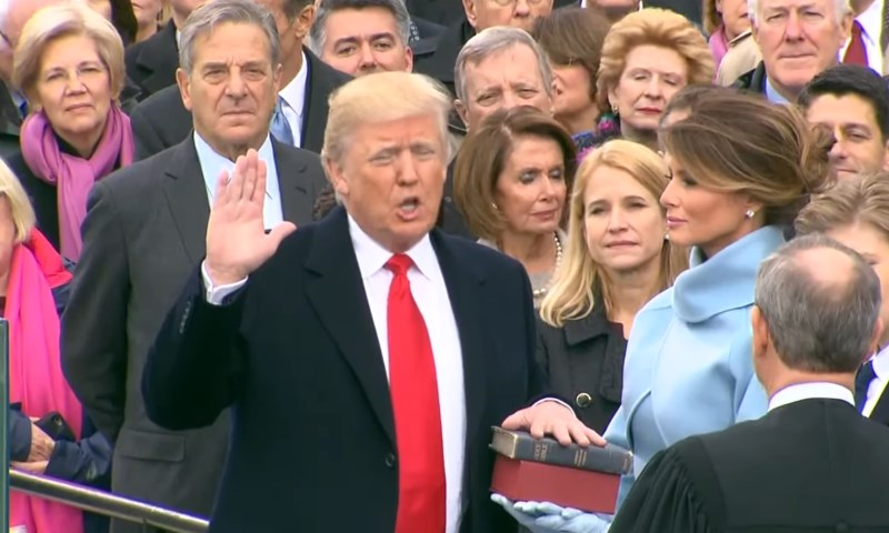 V cestě k úspěchu nové americké vlády stojí jediná věc. Ona sama