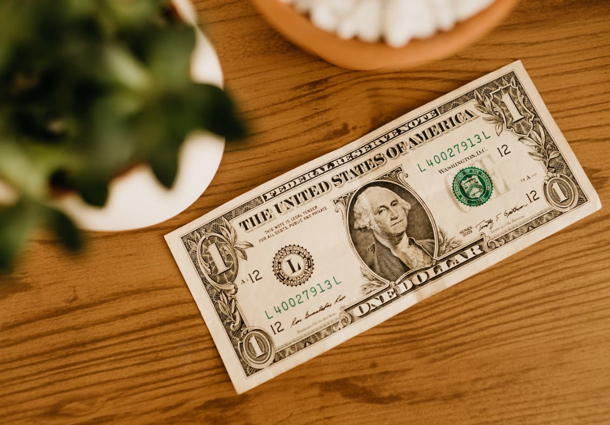 Zisky amerických firem klesnou v nadcházející výsledkové sezóně nejvíce od pandemie, varují stratégové Goldman Sachs