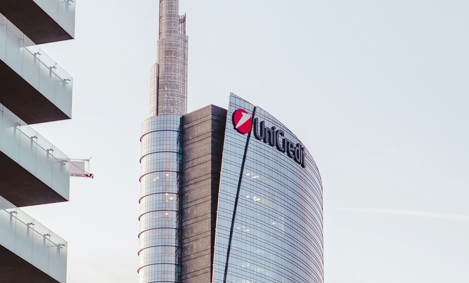 UniCredit podává oficiální nabídku na převzetí německé Commerzbank