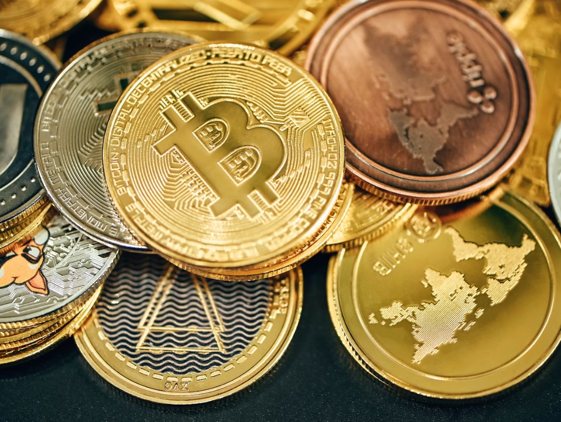 Bitcoin čelí odlivům. Investoři přesouvají peníze do AI