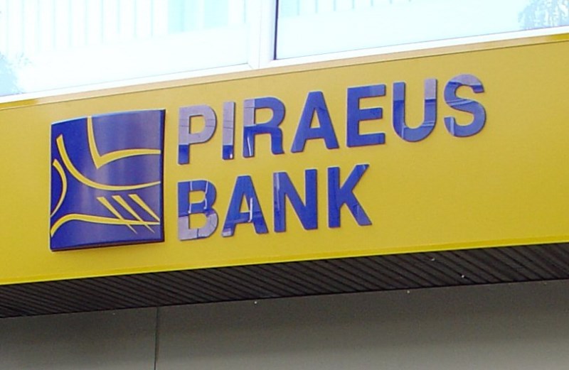 Řekové se bojí odchodu z eurozóny, za den vybrali z bank 700 mil. EUR