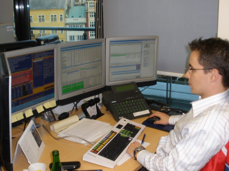 Pražská burza se sesula pod panickým prodejním tlakem