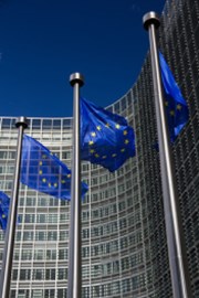 Evropská komise vyzvala eurozónu k dalším reformám