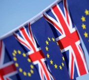 Rozbřesk: Británie odmítla tvrdý brexit, libra sílí
