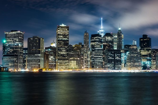 Rozpočtový schodek USA stoupl v červenci na rekordních 302 miliardy USD