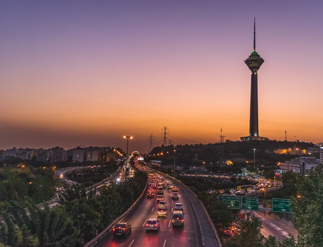 Írán přidává na geopolitické nejistotě, Alphabet překročil hranici 4 bilionů USD a Japonsko reaguje na možné předčasné volby