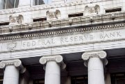 Fed: stoletá instituce vyprošená zdola, bankéřům navzdory